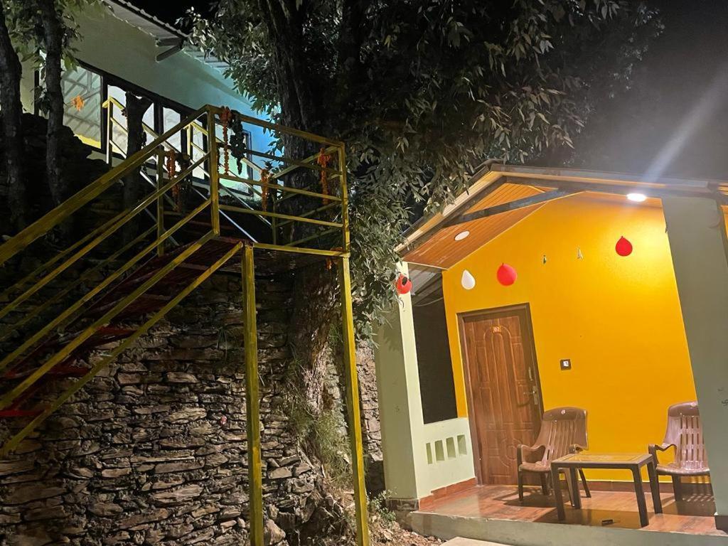 Drona Hills Resorts Kanatal Extérieur photo
