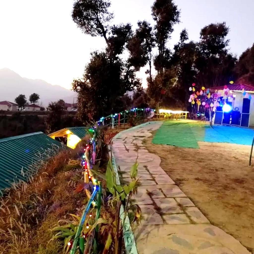 Drona Hills Resorts Kanatal Extérieur photo