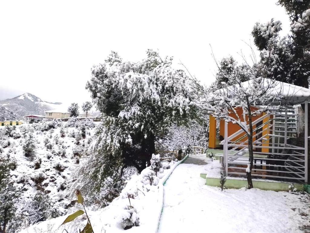 Drona Hills Resorts Kanatal Extérieur photo