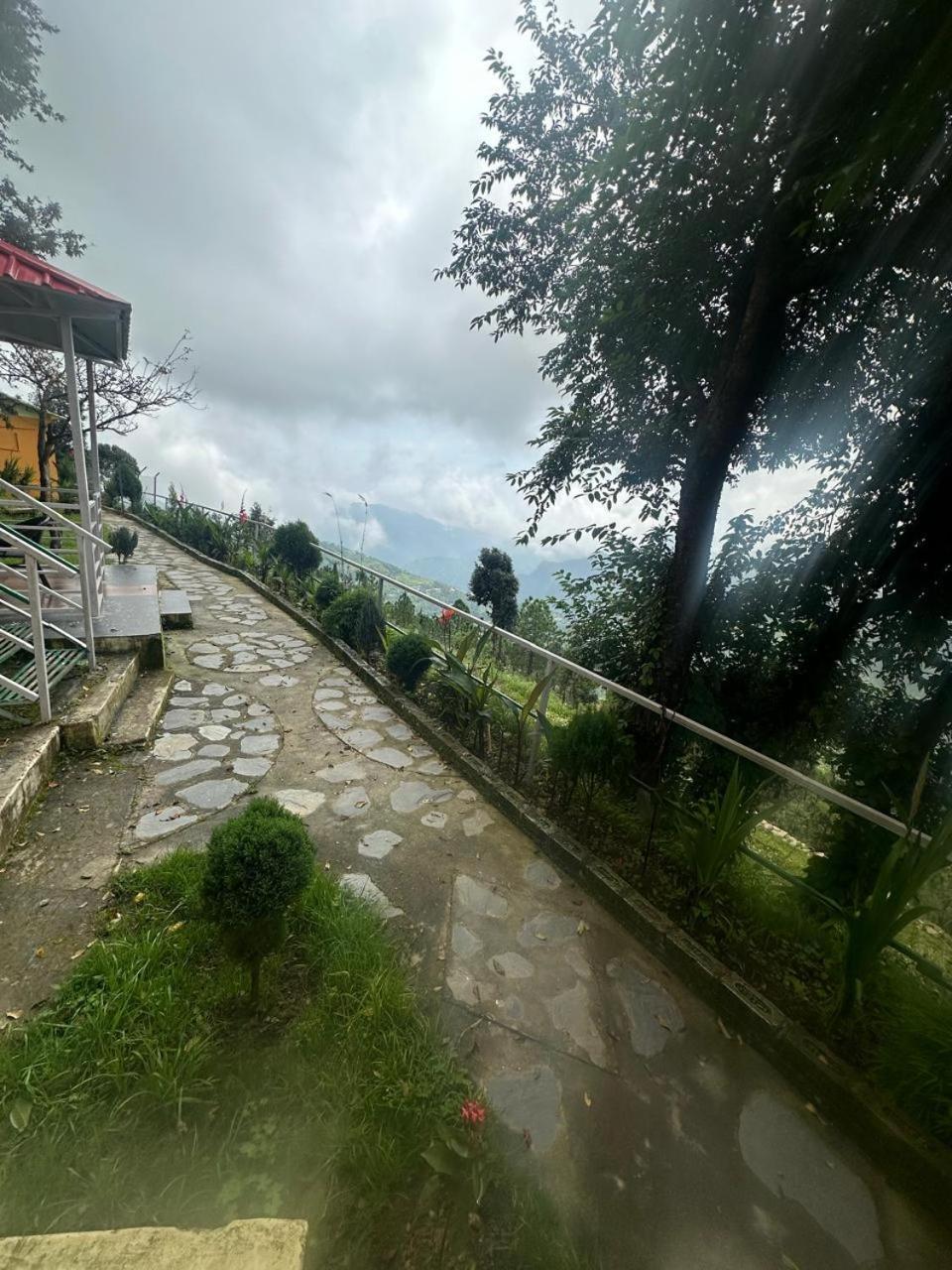 Drona Hills Resorts Kanatal Extérieur photo